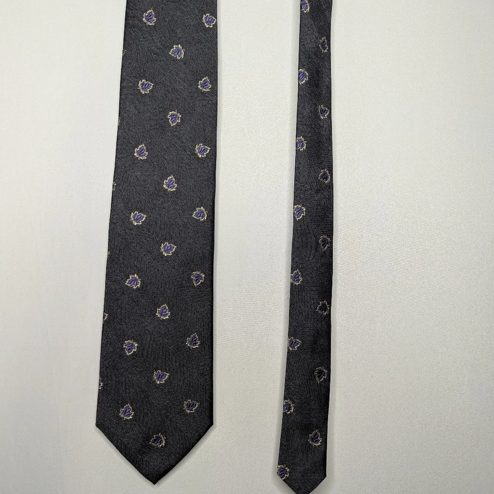 Hickey Freeman Men's Black Purple Leaf Pattern Silk Necktie
